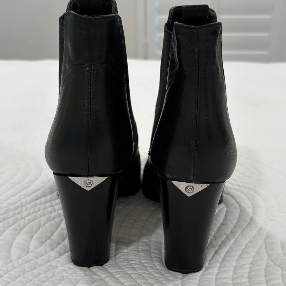 Michael Kors Chic Black Ankle Booties 8.5 - Picture 1 of 9